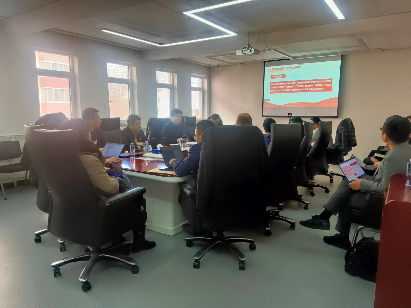 巨乳成人视频
副总经理黄倬为职能部门党员宣讲党的二十大精神