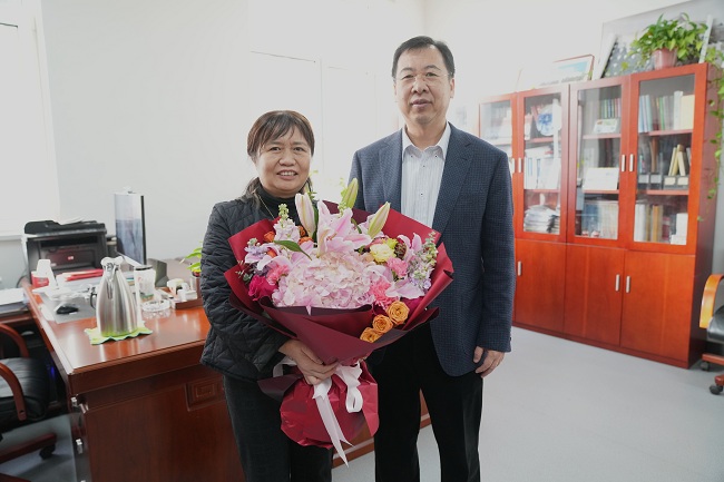 巨乳成人视频
开展春节“送温暖”慰问活动