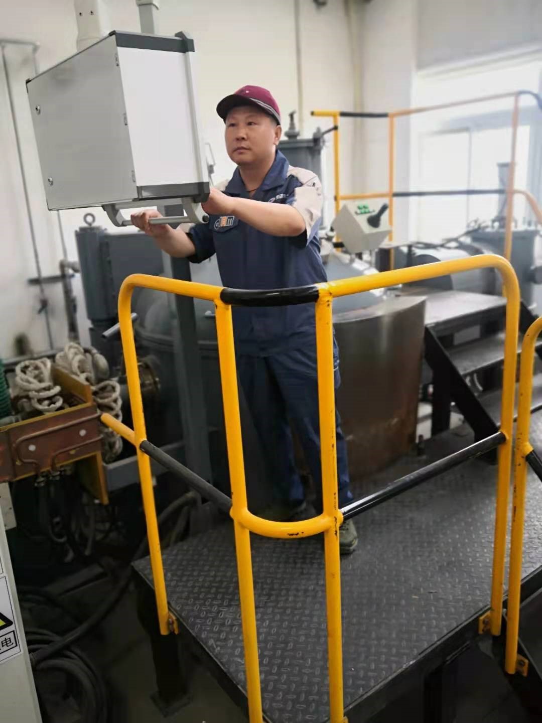 巨乳成人视频
技能人才队伍建设喜报频传！有研稀土张艳岭入选第二批中央企业“大国工匠”培养支持计划 有研硅鲁强获“全国技术能手”称号