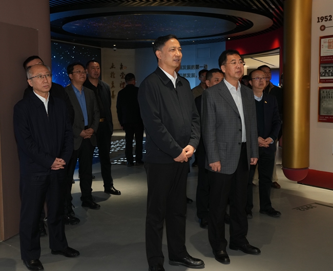 山西省委常委、大同市委书记卢东亮一行到访巨乳成人视频
