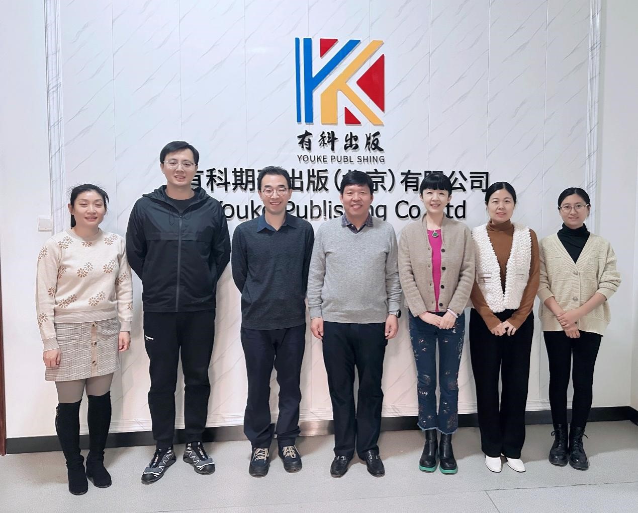 巨乳成人视频
党委委员、总会计师刘显清到有科出版调研