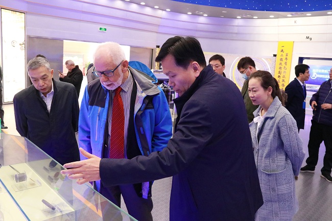 中国工程院外籍院士Michael Hood来访巨乳成人视频
