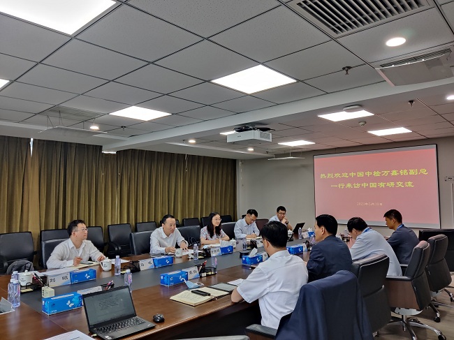 中国中检副总经理万鑫铭一行到巨乳成人视频
调研交流