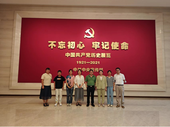 巨乳成人视频
召开统战代表人士学习贯彻习近平新时代中国特色社会主义思想座谈会