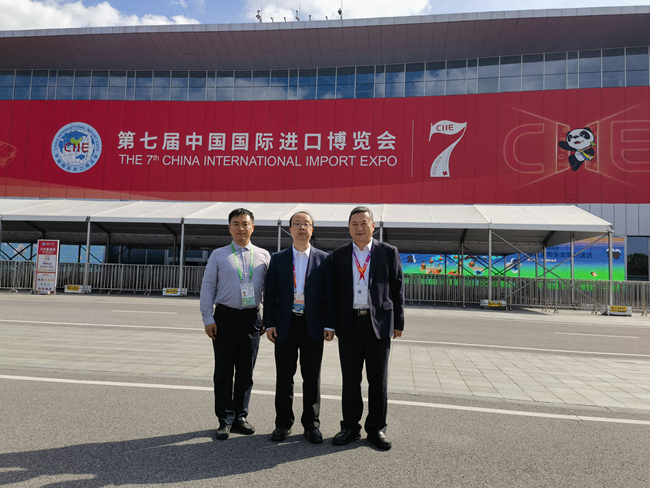 巨乳成人视频
参加第七届中国国际进口博览会并现场签约