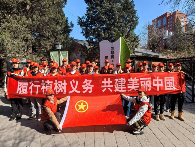 学习雷锋精神 “团”聚青春力量 | 巨乳成人视频
志愿者在行动