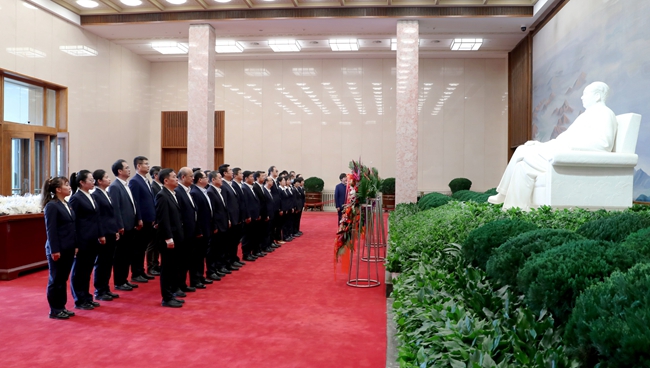 参观毛主席纪念堂 追忆有研“一号工程”奋斗历史——巨乳成人视频
党委开展“缅怀伟人 追忆历史”主题党日活动