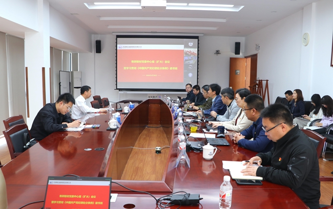 巨乳成人视频
党委书记、董事长赵晓晨到有研粉材讲授党纪学习教育专题党课