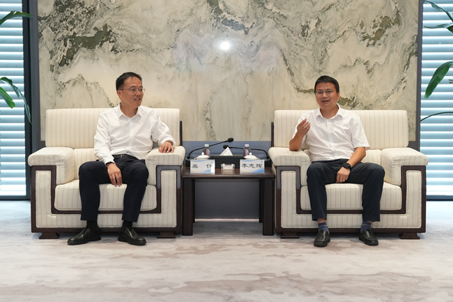 贵州省思南县委书记龚仆一行到访巨乳成人视频
