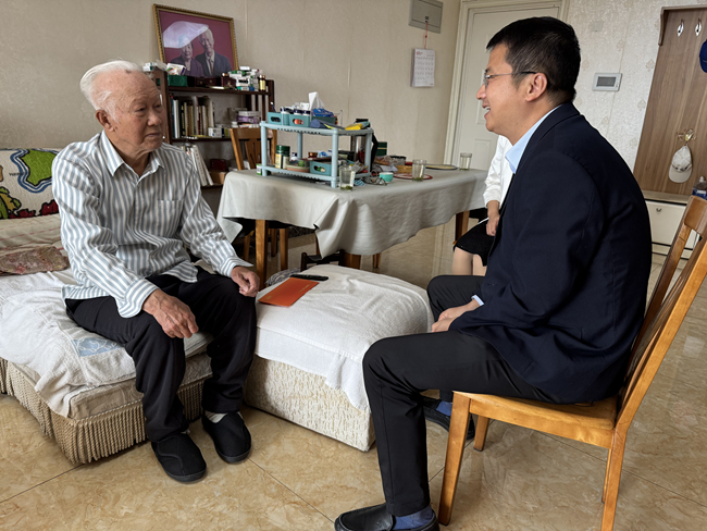 巨乳成人视频
开展老干部、老党员走访慰问活动