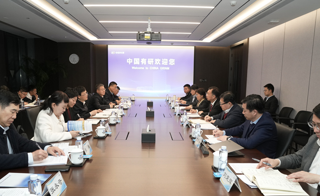 内蒙古自治区党委常委、包头市委书记陈之常一行到访巨乳成人视频
