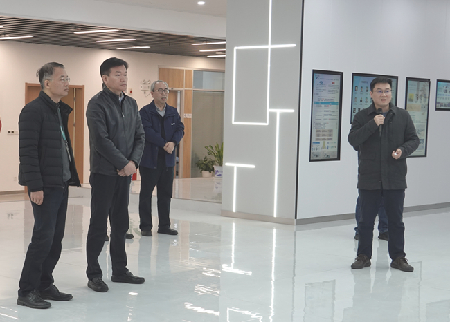 巨乳成人视频
副总经理黄倬一行到国家信息光电子创新中心调研交流