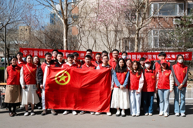 传承雷锋精神，争做新时代追“锋”人 ——巨乳成人视频
志愿者进社区