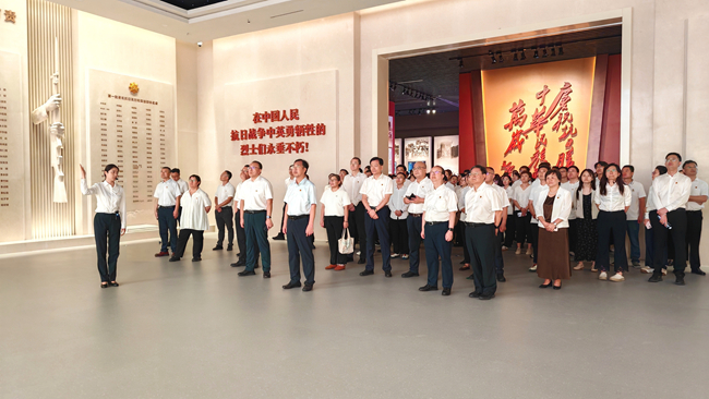 弘扬抗战精神 共筑国防长城|巨乳成人视频
党委组织参观《为了民族解放与世界和平》主题展览