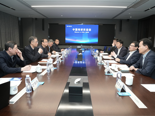 中盐集团党委副书记、总经理李建忠一行到访巨乳成人视频
